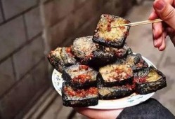 央视新闻爆料臭豆腐视频,臭豆腐制作过程引关注，食品安全再成焦点